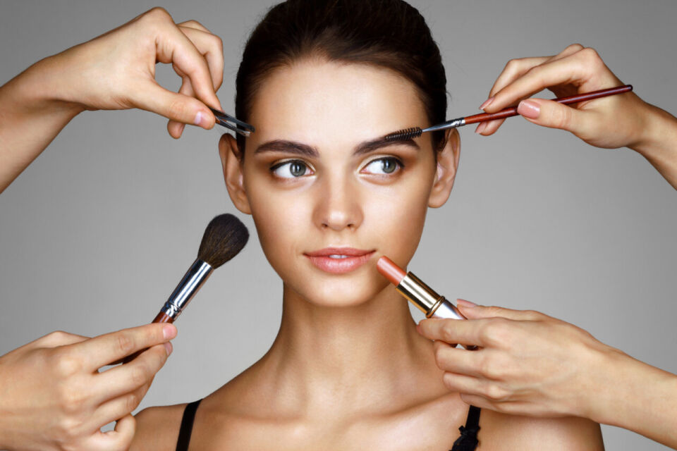 Kosmetyki do makijażu twarzy - jakie wybrać i czym się kierować?
