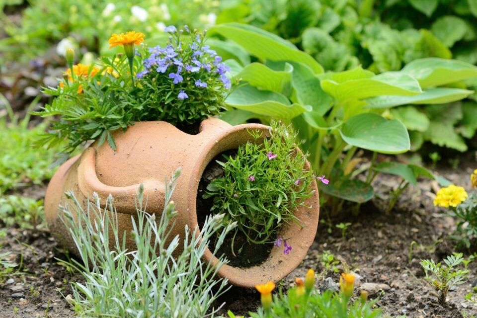 Dekoracje ceramiczne idealne do ogrodu