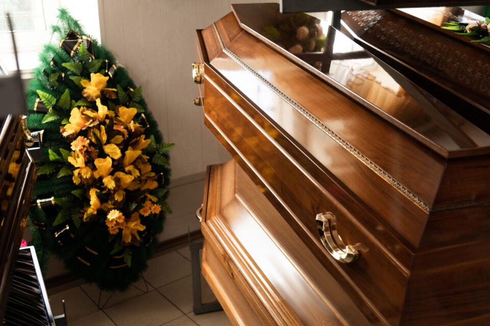 Czym się kierować przy wyborze zakładu pogrzebowego?