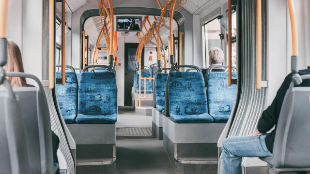 Gdzie we wnętrzach autobusów znajdują się tworzywa sztuczne?