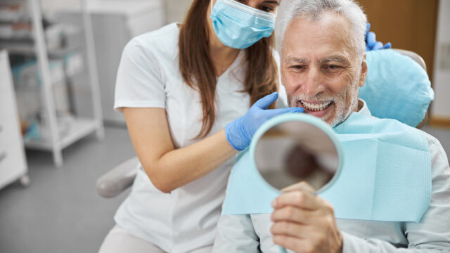 Czy implanty zębów sprawdzą się przy dużych ubytkach?